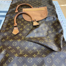 Load image into Gallery viewer, Xikar XO leather cigar cutter case - Luxury Edition